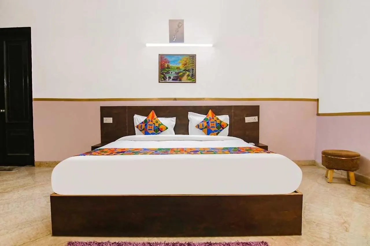 Hotel Viraj Gurgaon 3*,  India