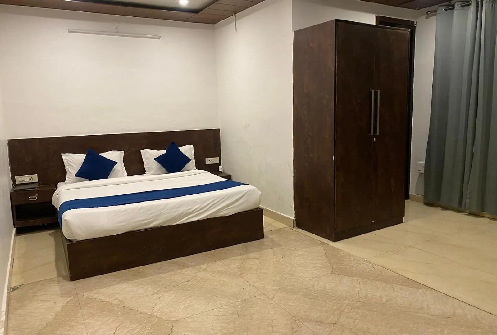 ***  Hotel Viraj Gurgaon India